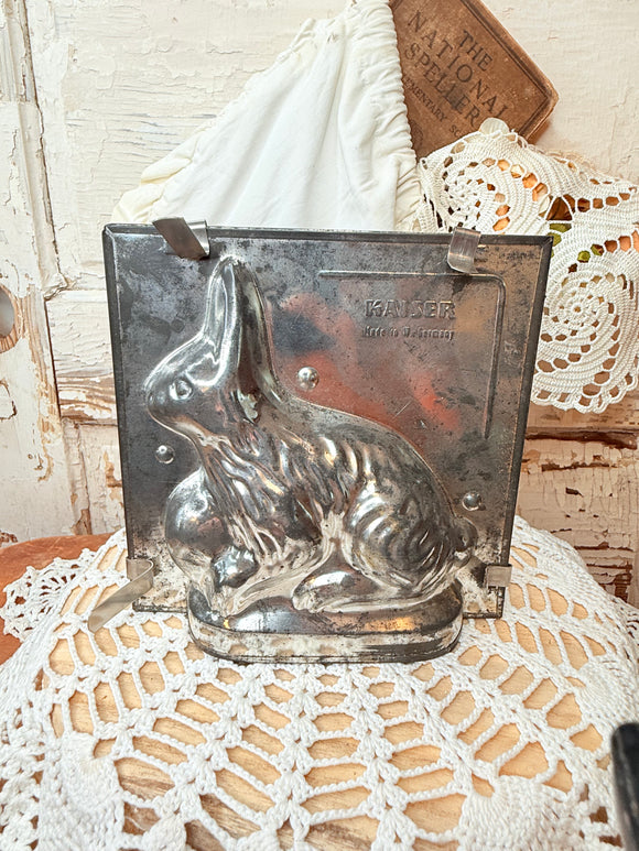 Antique silver rabbit baking mold ￼