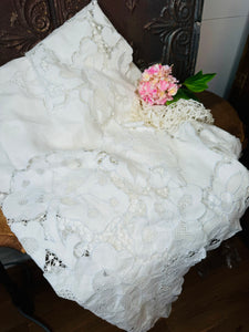 AMAZING HANDMADE VINTAGE TABLECLOTH