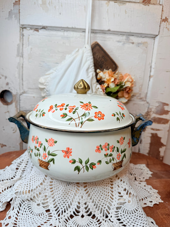 VINTAGE ENAMEL AND BRASS DUTCH OVEN