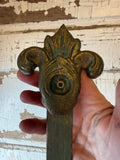 VINTAGE ORNATE DAMASK BRASS  HOOK WALL DECOR PLATE HOLDER
