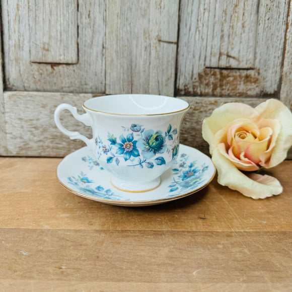 FLORAL VINTAGE GOLD TRIM TEACUP AND SAUCER SET