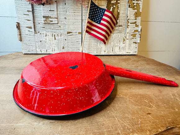 SPECKLED RED RARE VINTAGE ENAMELWARE POT