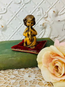 CHRISTMAS ANGEL VINTAGE STATUETTE ON VELVET BLANKET DECOR