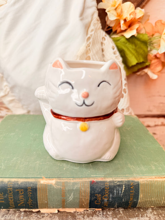 LUCKY CAT VINTAGE MUG