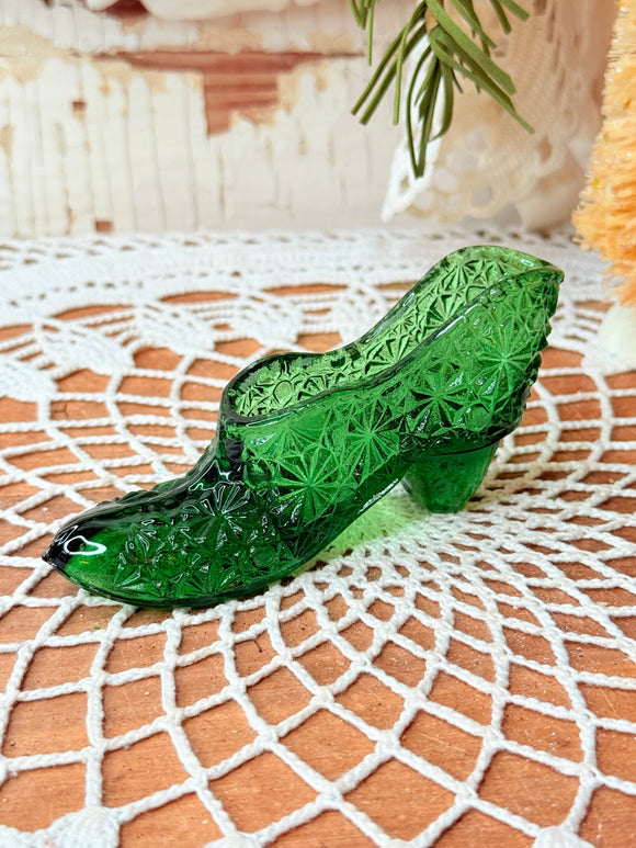 VINTAGE VICTORIAN CAT HEAD VICTORIAN SHOE DECOR GREEN DETAILED GLASS