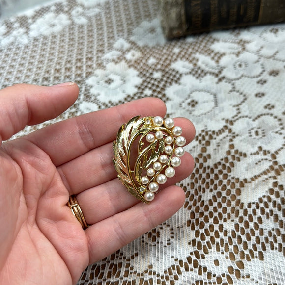 ANTIQUE BROOCH - PEARL FEATHER