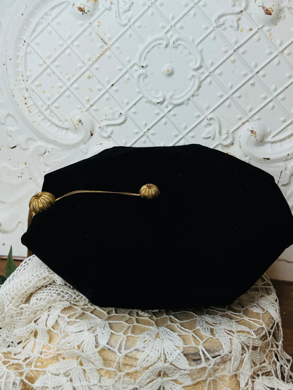 VINTAGE GRADUATION CAP VELVET