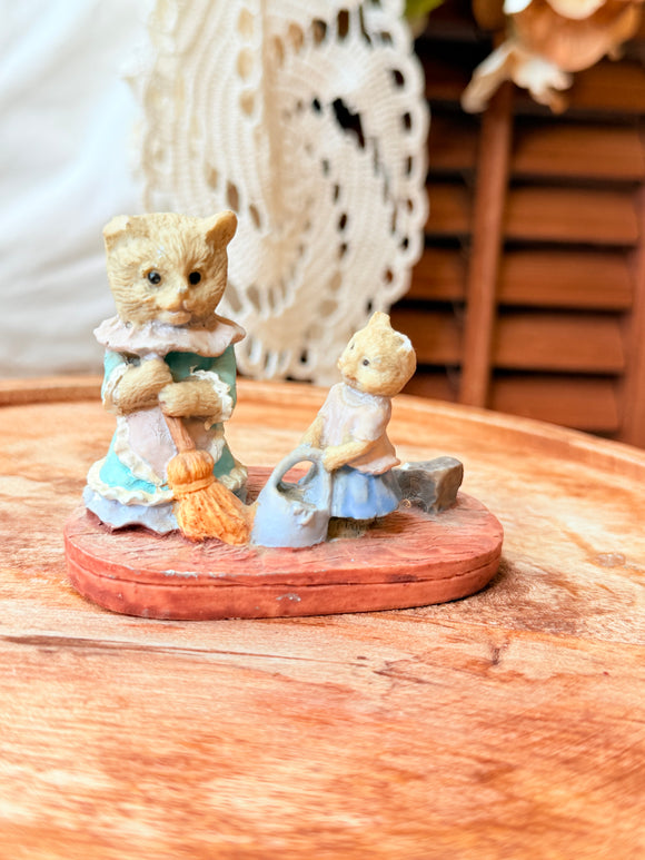 CUTE KITTIES VINTAGE STATUETTE