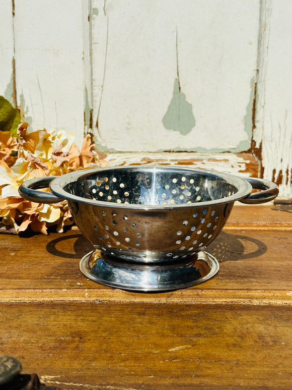 SILVER VINTAGE COLANDER WITH HANDLES