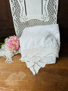 ORNATE VINTAGE HANDMADE TABLECLOTH LINEN