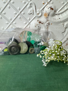 VINTAGE LOT OF BUTTONS - GREEN
