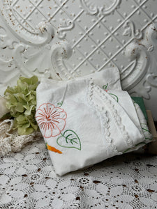 EMBROIDERED FLORAL VINTAGE TABLE RUNNER