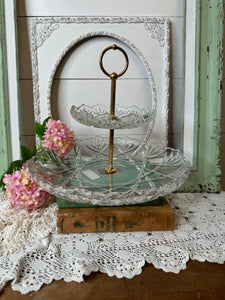 CRYSTAL CUT DETAILED TIERED TRAY WITH GOLD DETAIL