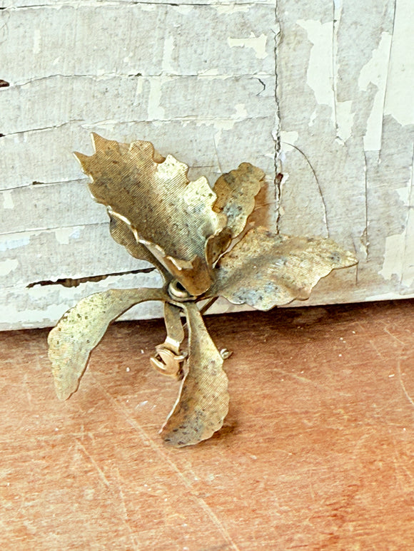 GOLDEN UNIQUE VINTAGE BROOCH
