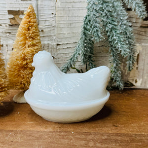 MILK GLASS VINTAGE HEN ON NEST