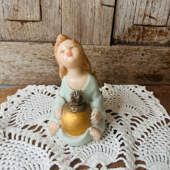 PORCELAIN GIRL VINTAGE STATUETTE