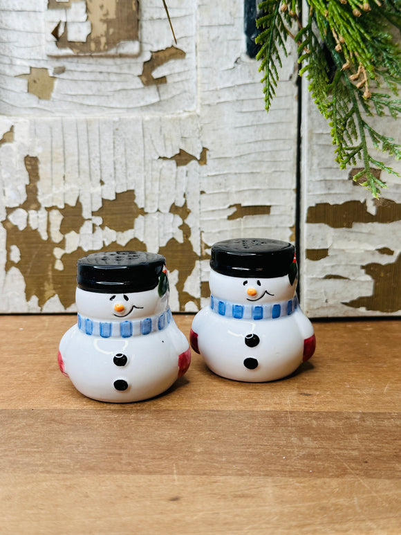 CHRISTMAS SNOWMAN VINTAGE SALT AND PEPPER SHAKERS