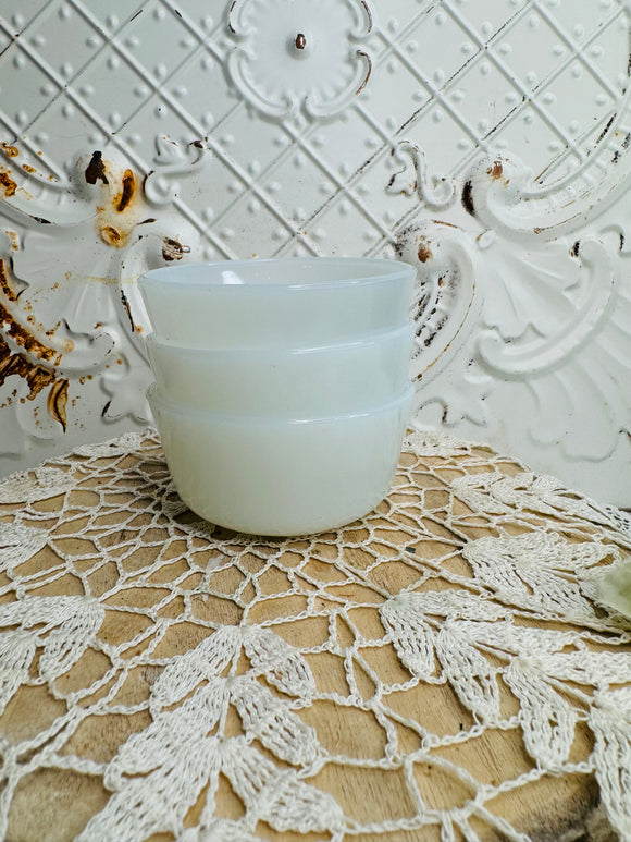 SET OF 3 MILK GLASS PUDDING CUSTARD CUPS / RAMEKINS