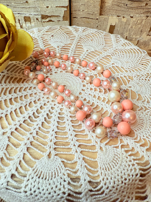 VINTAGE BEAUTIFUL PINK AND WHITE PEARL NECKLACE