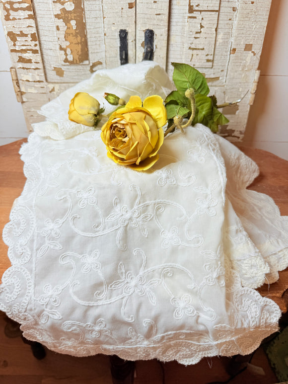 ANTIQUE RUNNER SCARF