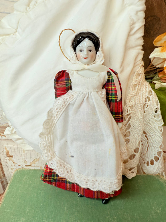 VINTAGE TART GERMANY PORCELAIN DOLL ORNAMENT