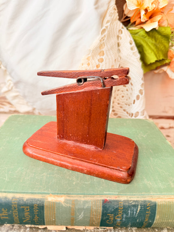 VINTAGE WOOD CLOTHESPIN NOTE HOLDER