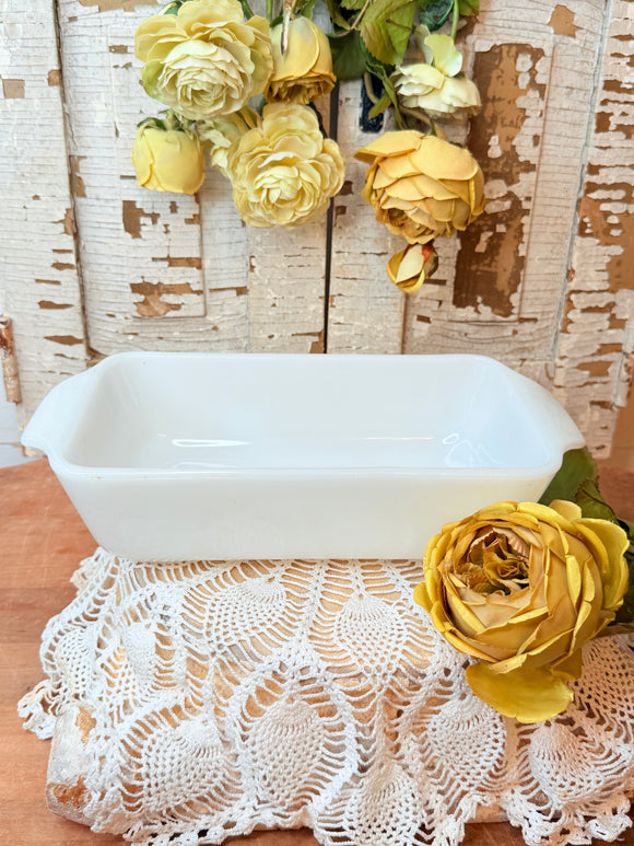 MEDIUM MILK GLASS CASSEROLE