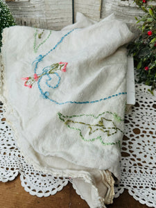 EMBROIDERED VINTAGE TABLECLOTH