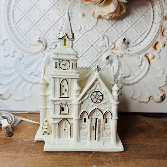 VINTAGE CERAMIC CHURCH GORGEOUS LAMP