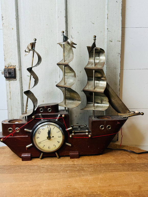 ORNATE VINTAGE LIGHTED SHIP CLOCK DECOR