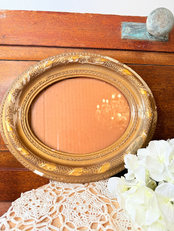 VINTAGE ANTIQUE OVAL ORNATE DETAILED FRAME