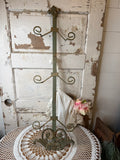 VINTAGE ORNATE DAMASK BRASS  HOOK WALL DECOR PLATE HOLDER