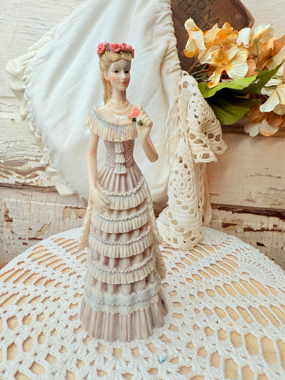 VINTAGE VICTORIAN RARE GORGEOUS LADY STATUETTE