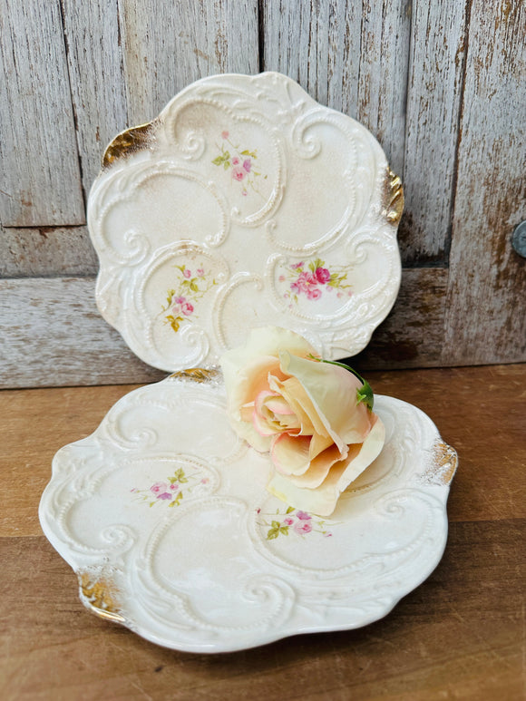 VINTAGE FLORAL GOLD DETAIL PLATE
