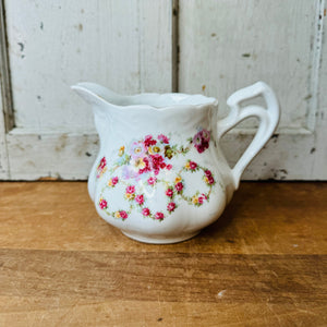 FLORAL WREATHS - VINTAGE CREAMER