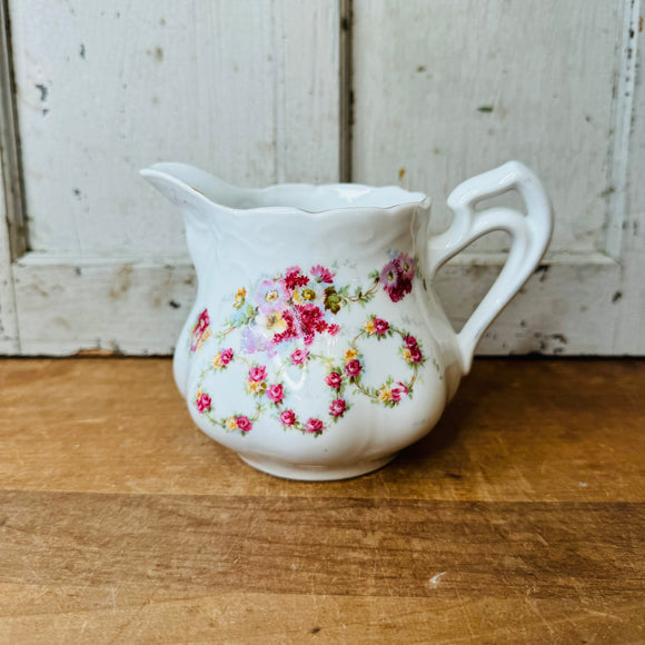 FLORAL WREATHS - VINTAGE CREAMER