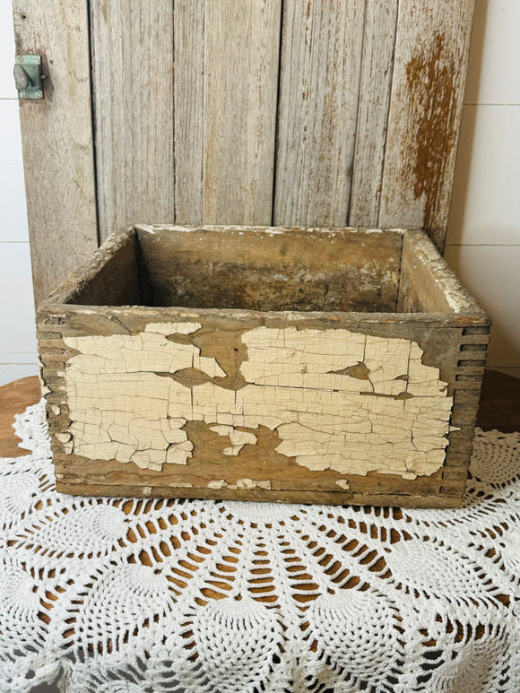 CHIPPY ARCHITECTURAL SALVAGE BOX