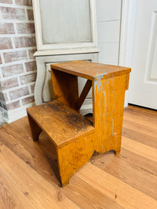 VINTAGE WOODEN ORNATE STEP STOOL