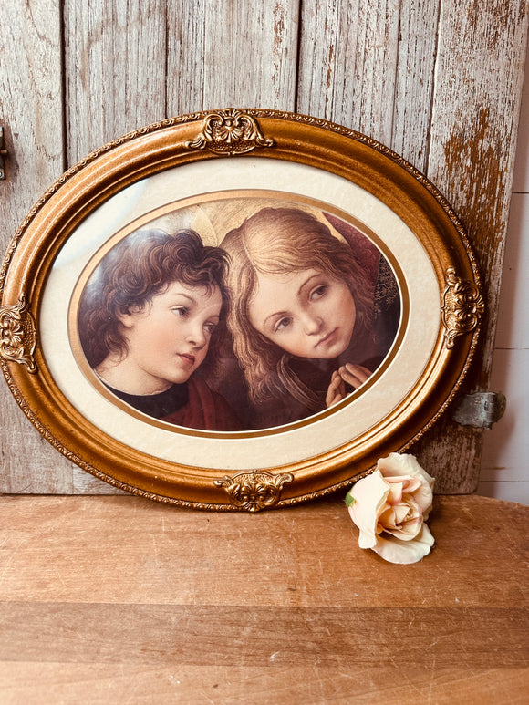 BEAUTIFUL DETAILED OVAL ANTIQUE FRAMED ART