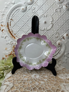 TEARDROP PINK DETAILED FLORAL VINTAGE DISH WITH GREEN DETAIL SCALLOPED