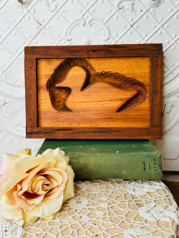 VINTAGE CARVED DUCK WOOD PLAQUE DECOR