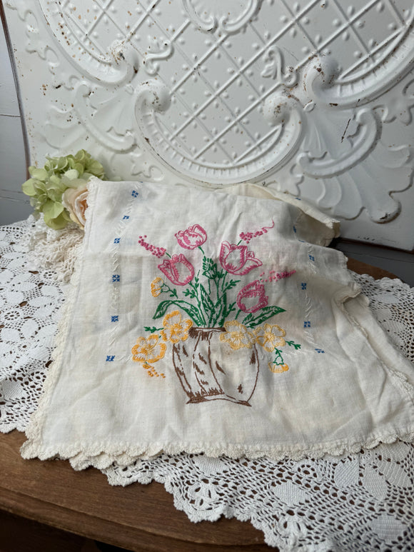 VINTAGE FLORAL TABLE RUNNER