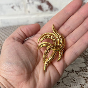 ORNATE ANTIQUE GOLDEN BROOCH