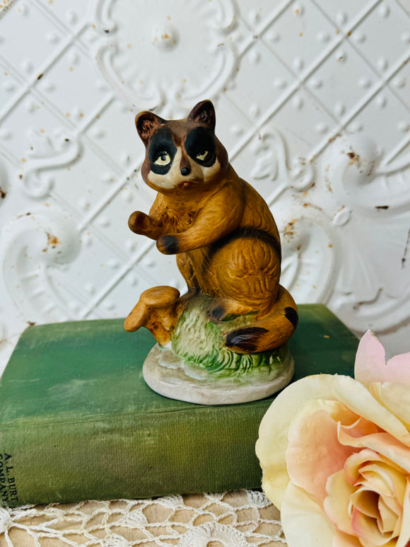 VINTAGE ANIMAL CUTE STATUETTE - RACCOON