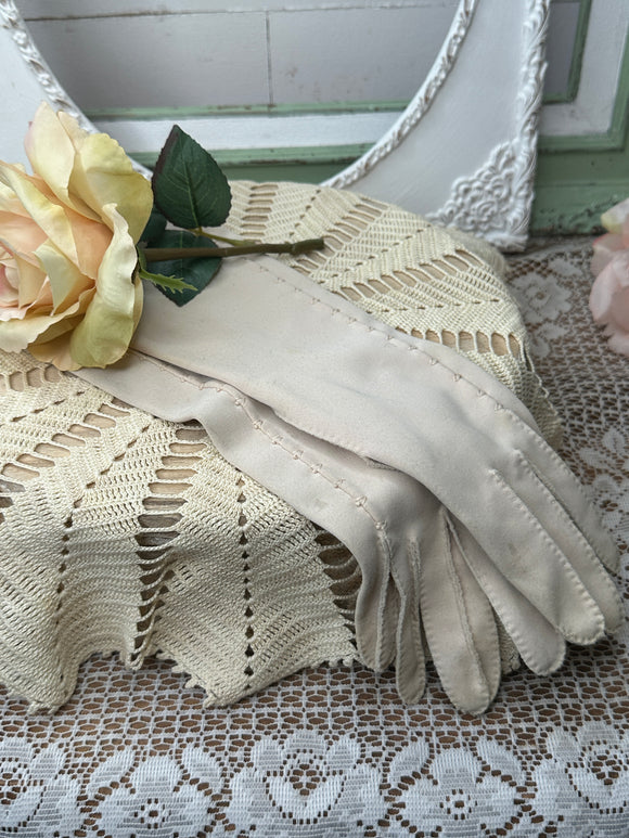 VINTAGE GLOVES DECOR #2