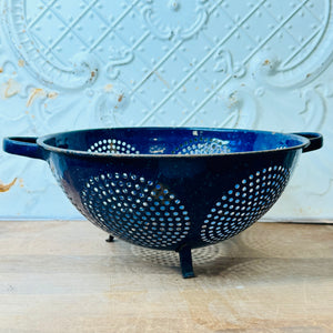 BLUE VINTAGE ORNATE COLANDER