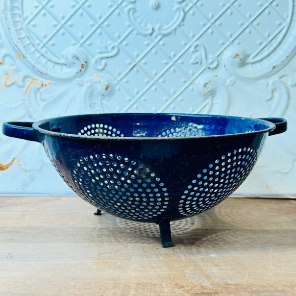 BLUE VINTAGE ORNATE COLANDER