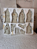 VINTAGE 10 PIECE PORCELAIN NATIVITY SET WITH WOOD BASE AND BOX