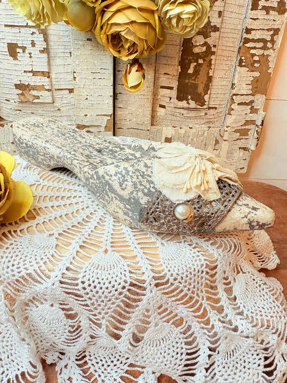 UNIQUE ANTIQUE SHOE DECOR