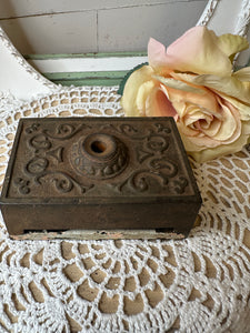 DAMASK IRON ANTIQUE VICTORIAN DOORBELL